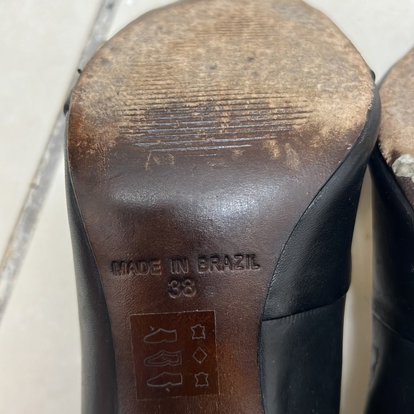 Elegant Black Leather Heels with Gold Accents | Size 8 - Picture 7 of 8